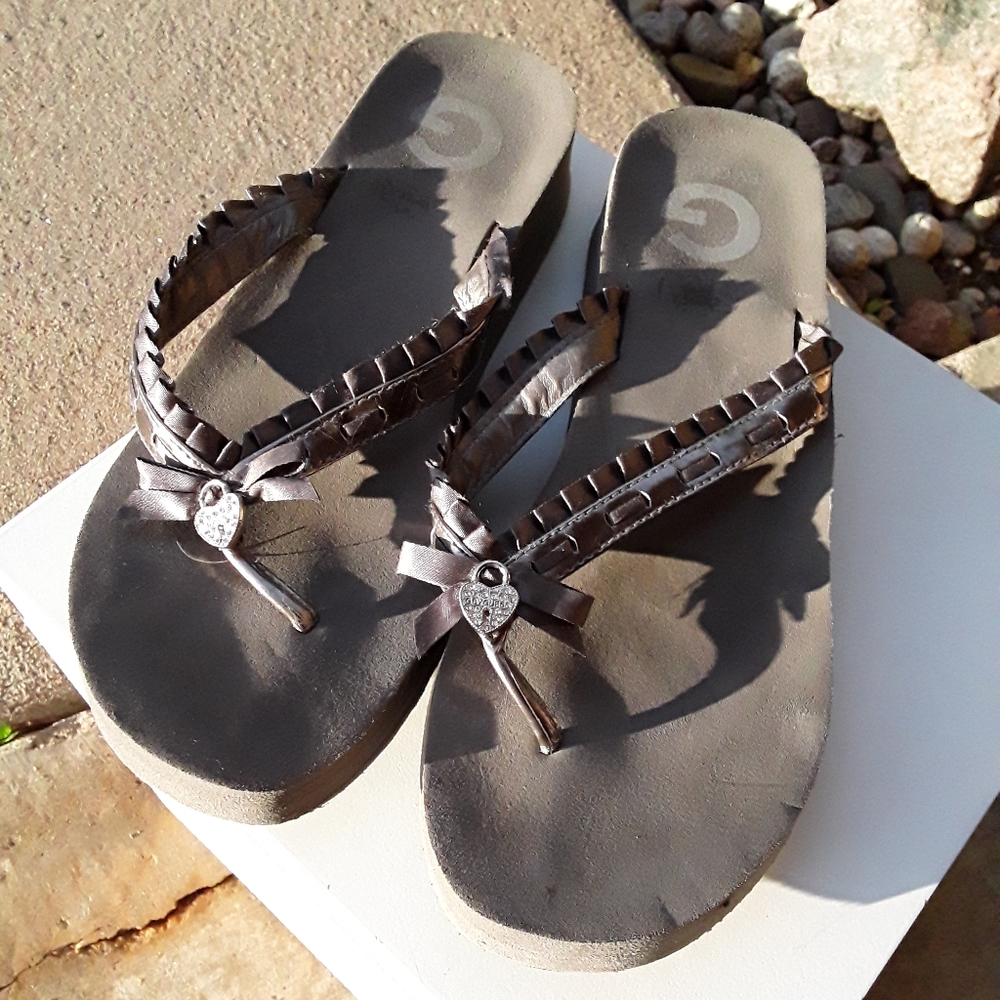 GUESS flip flops